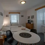 Apartma U Bastu *